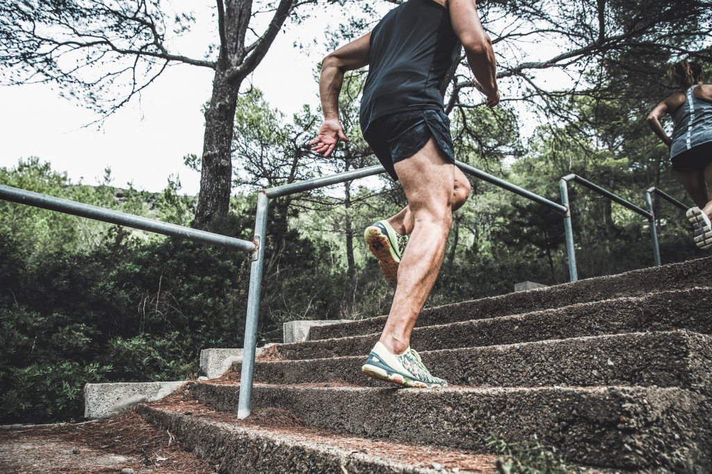 top hill retreats wow! worldofwellness mann joggen