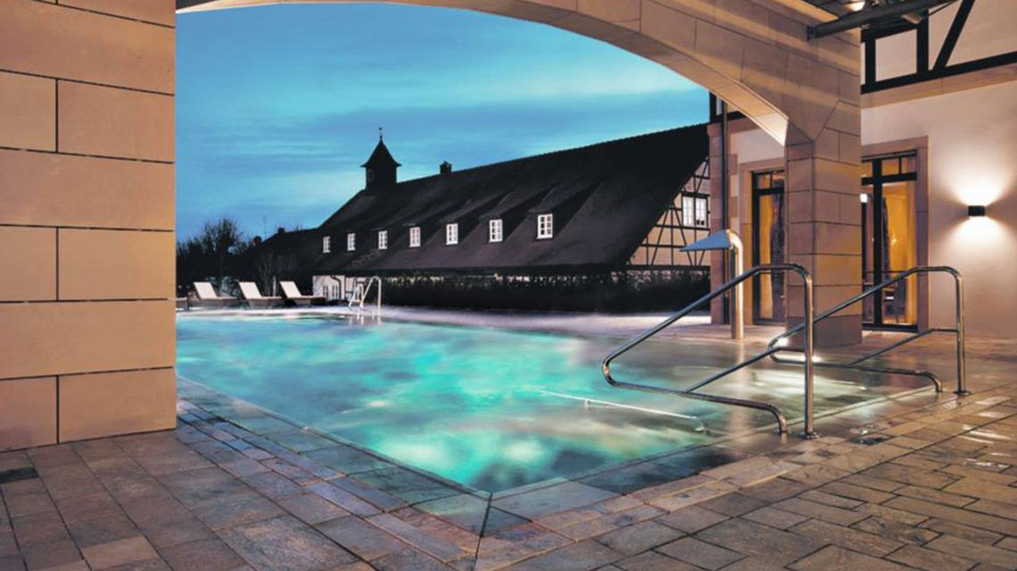 Wald und Schlosshotel Friedrichsruhe Aussenpool Spa Wellness