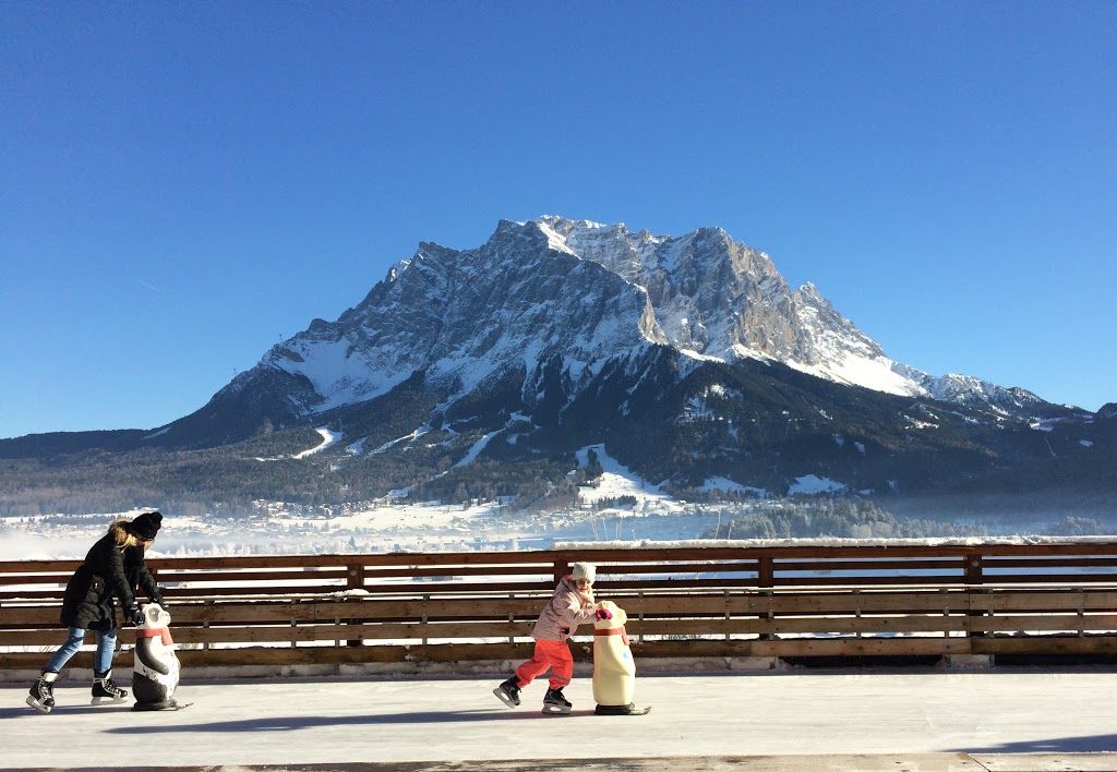 MOHR life resort Eisbahn Eislaufen Schlittschuhlaufen Eisstockschiessen