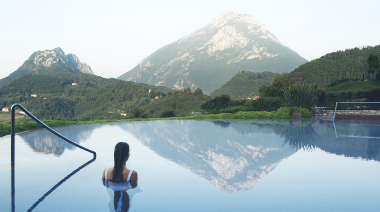 Lefay Resort & Spa Lago di Garda Aussenpool worldofwellness