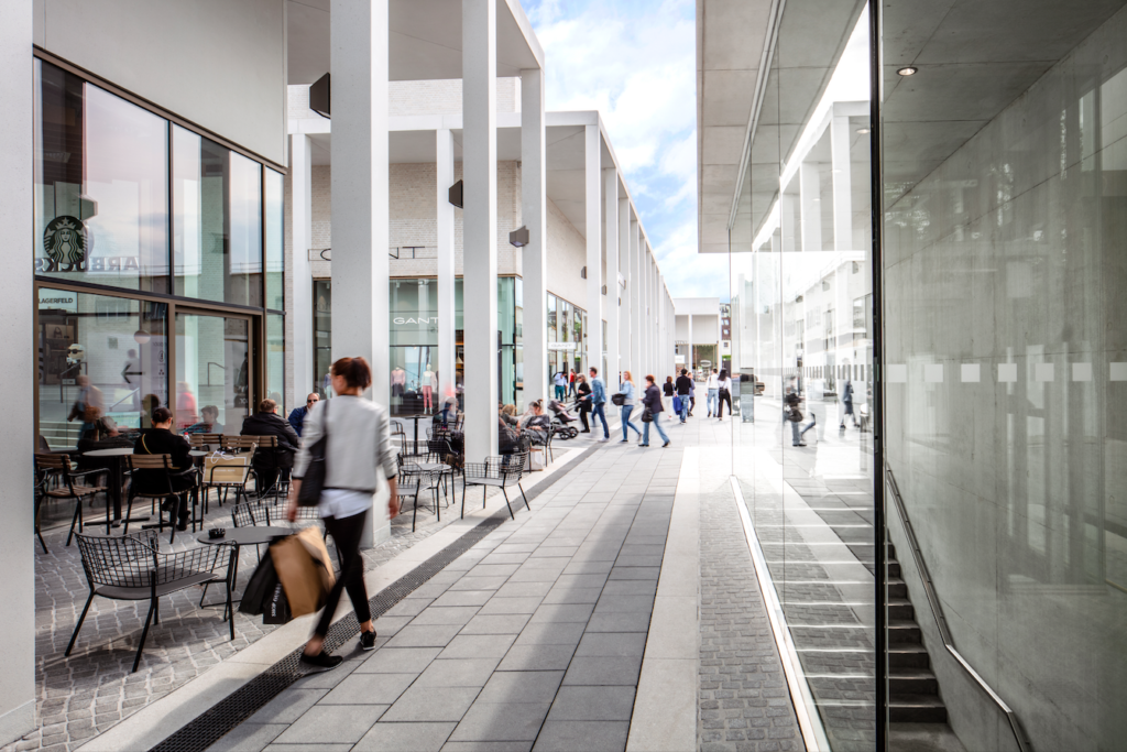 Outletcity Metzingen_Shopping_Starbucks_shops worldofwellness