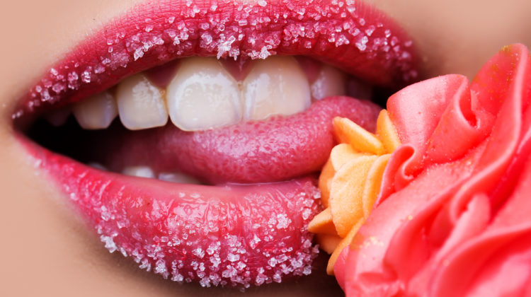 Raus aus der Zuckerfalle Zucker Frau Lippen Zuckerlippen süss pink 123RF worldofwellness